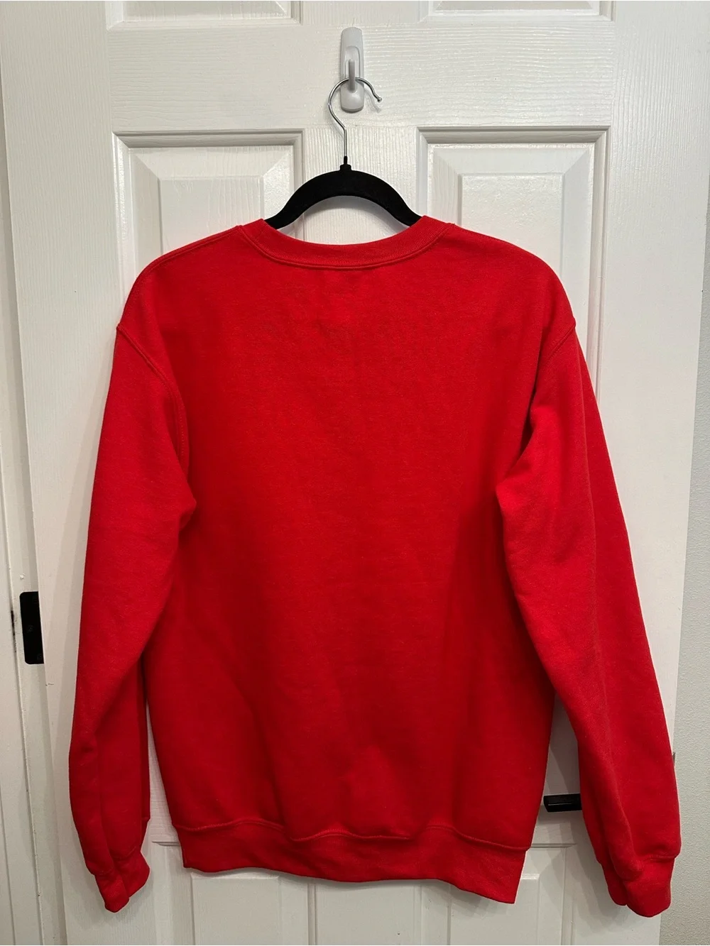 Gildan Red Crewneck Sweatshirt - Classic Fit